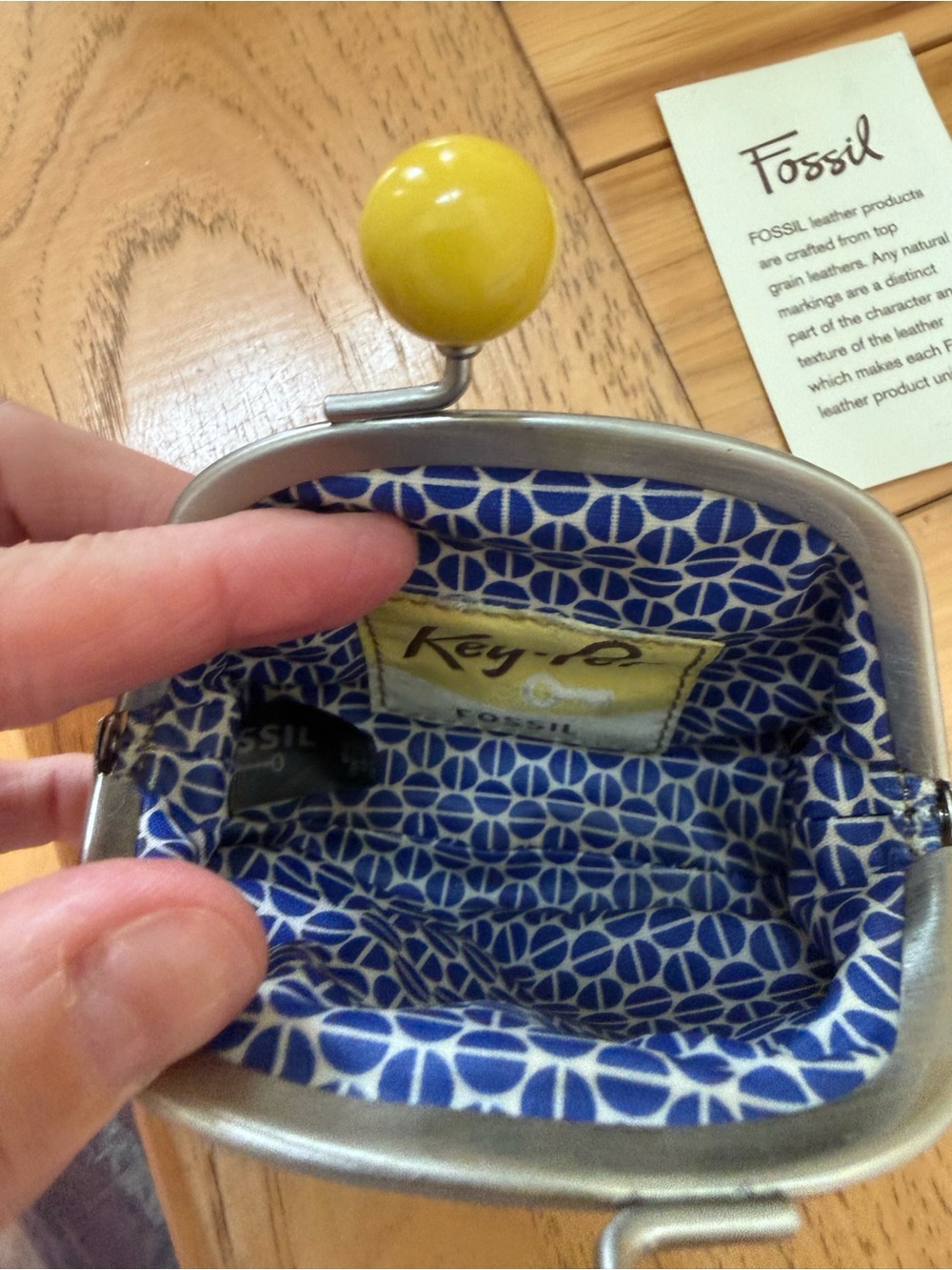 Fossil Chevron Kiss-Lock Coin Purse in Navy, Yellow & Cream - Picture 4 of 8
